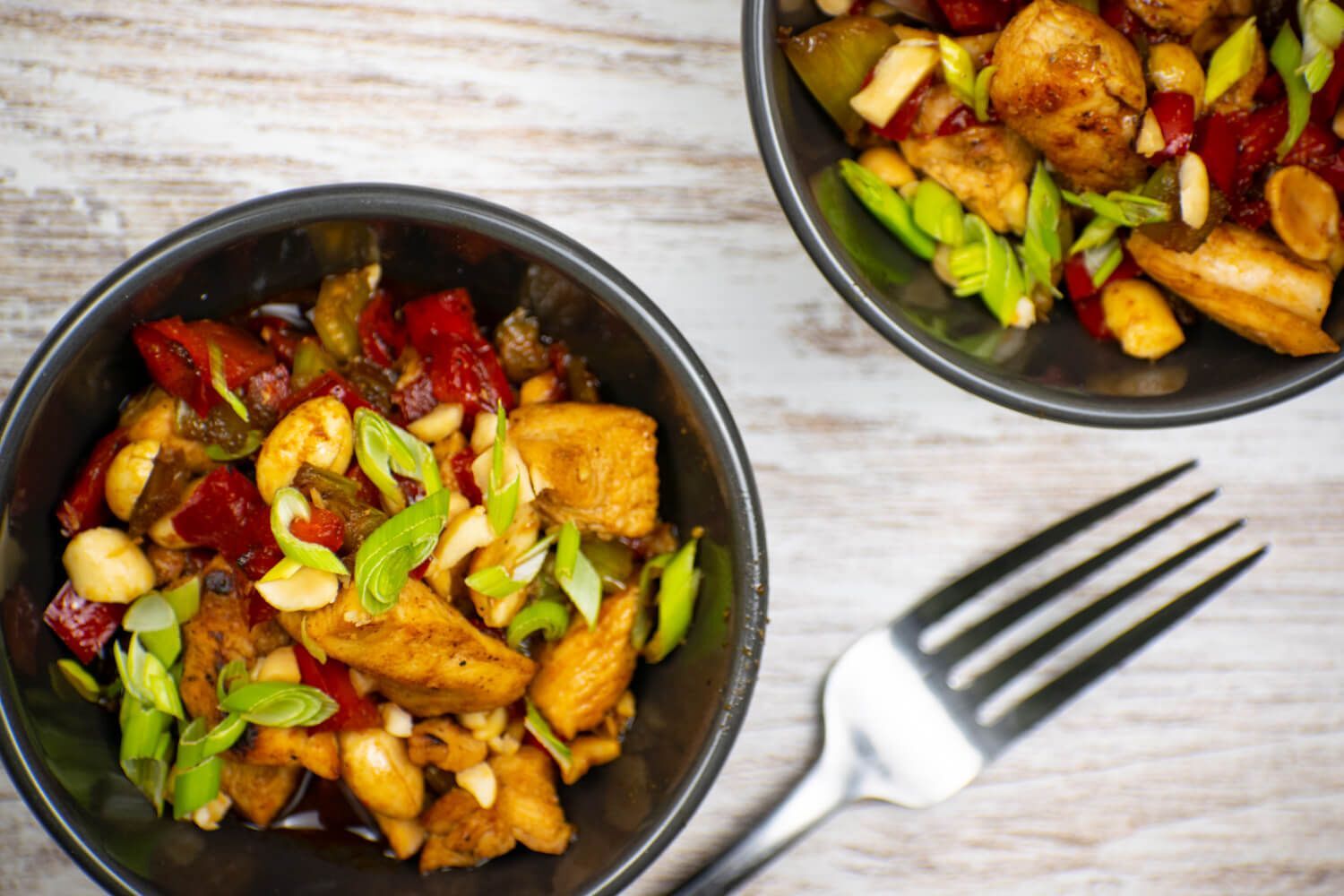 Low carb kung pao chicken with peppers, green onions, and cashews.