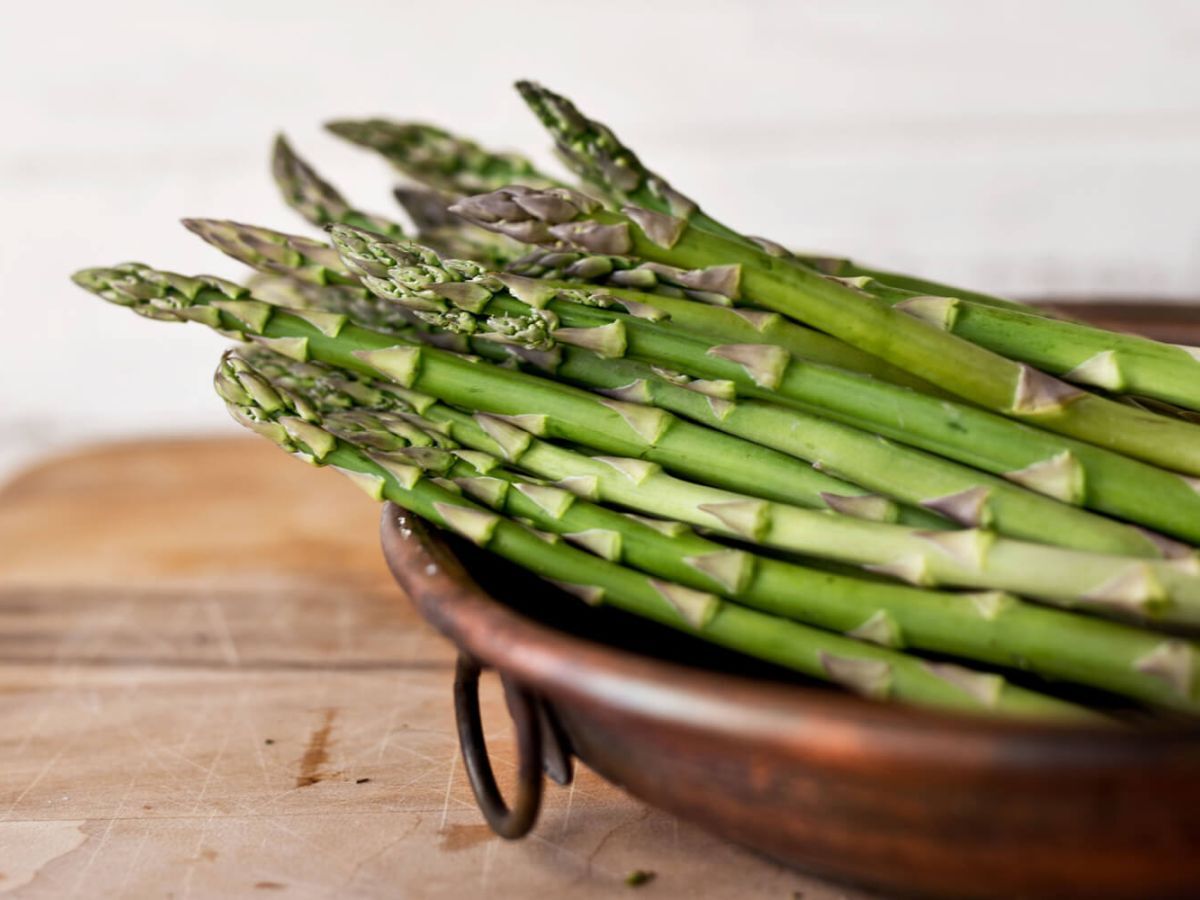 Bowl with green asparagus