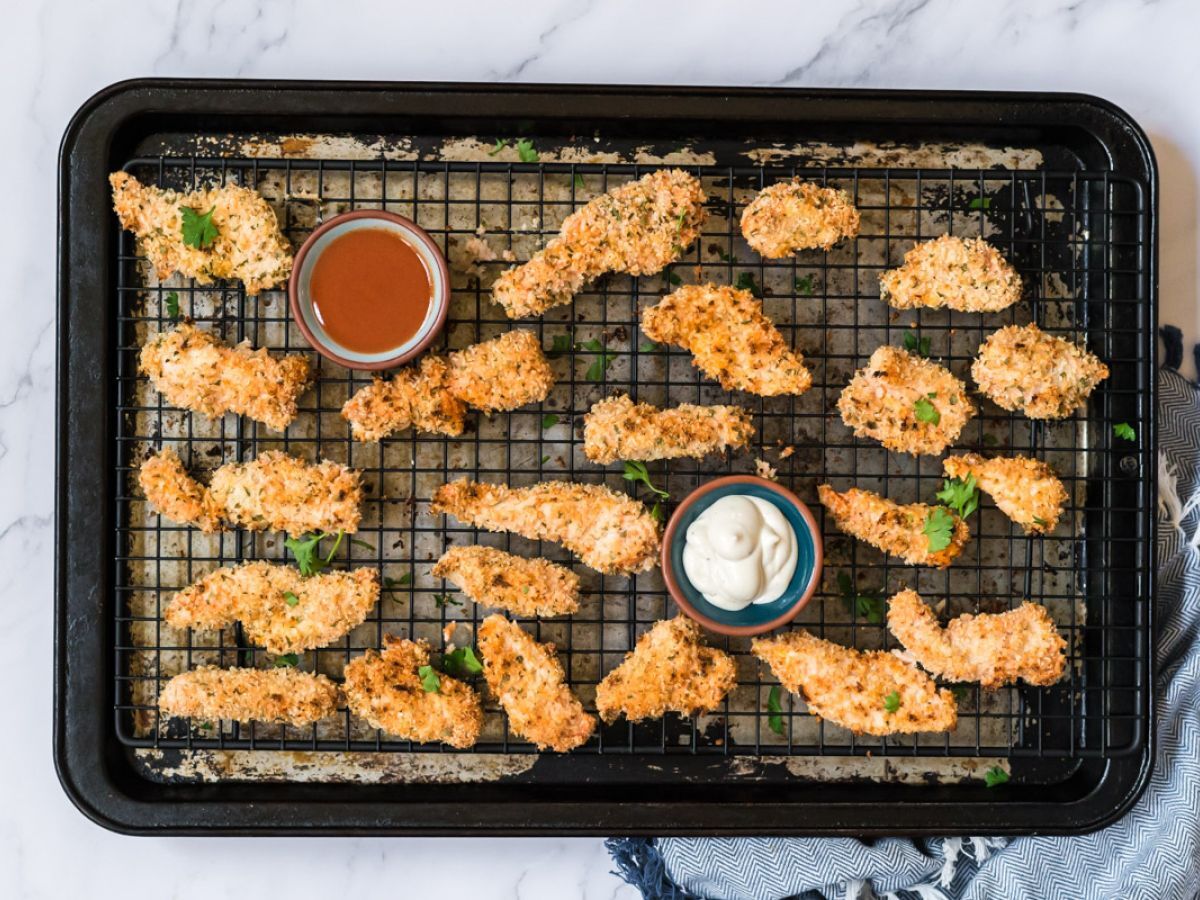 Buffalo chicken tenders coated with panko breadcrumbs and ranch served with ranch dressing and buffalo sauce.