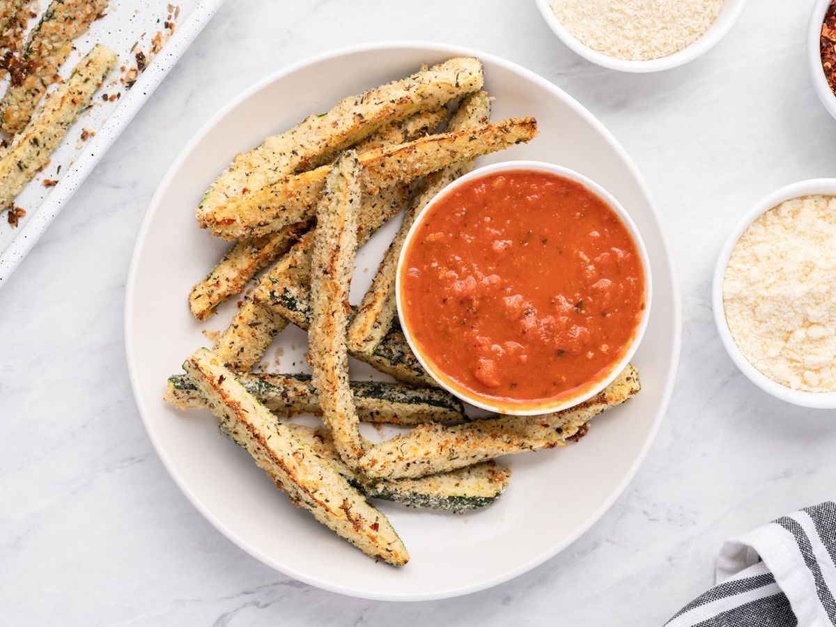 Healthy Quick and Easy Recipes Parmesan Zucchini Fries with Marinara Sauce